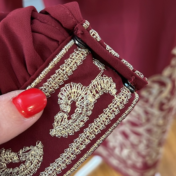 LIKE NEW GOLD EMBROIDERED DRESS WITH LONG SLEEVES - SIZE SMALL - Picture 6 of 9